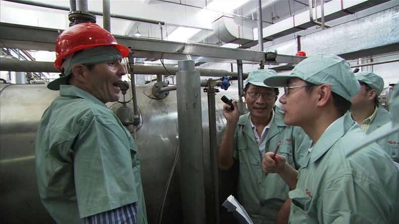 FDA also trains Chinese regulators and manufacturers on techniques that promote safety. At a workshop in Zhejiang province, FDA’s Daniel Geffin showed Chinese regulators how he inspects equipment used to sterilize canned foods