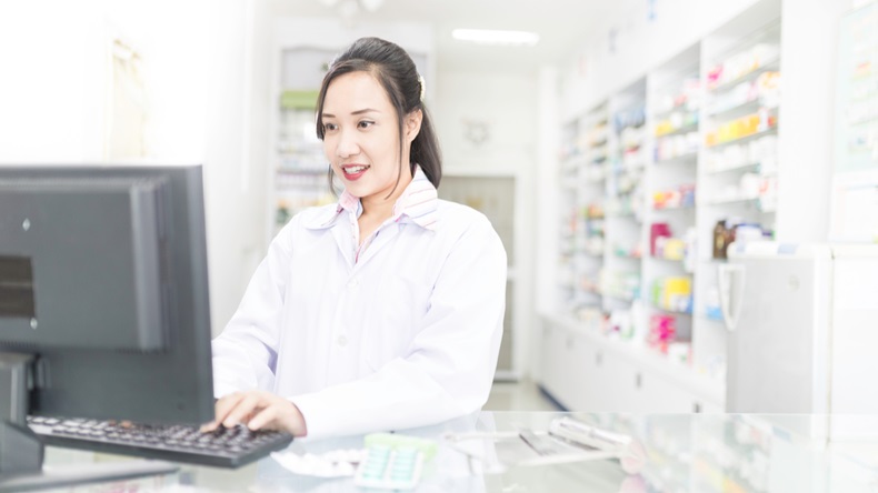 Pharmacist searches for FDA-listed drugs