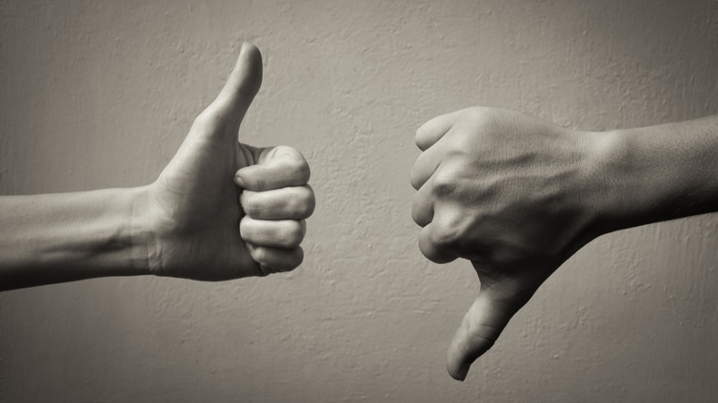 disagreement thumbs up and thumbs down