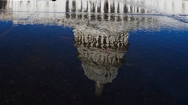Capitol_Water_Reflection